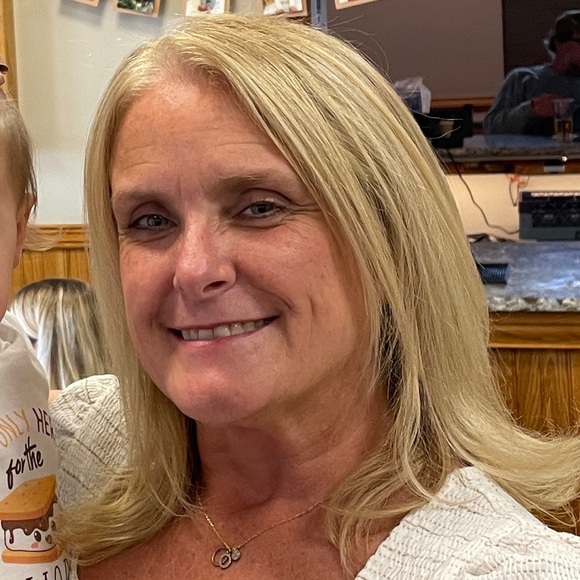 Meet your Posher, Lisa - Picture 1 of 1